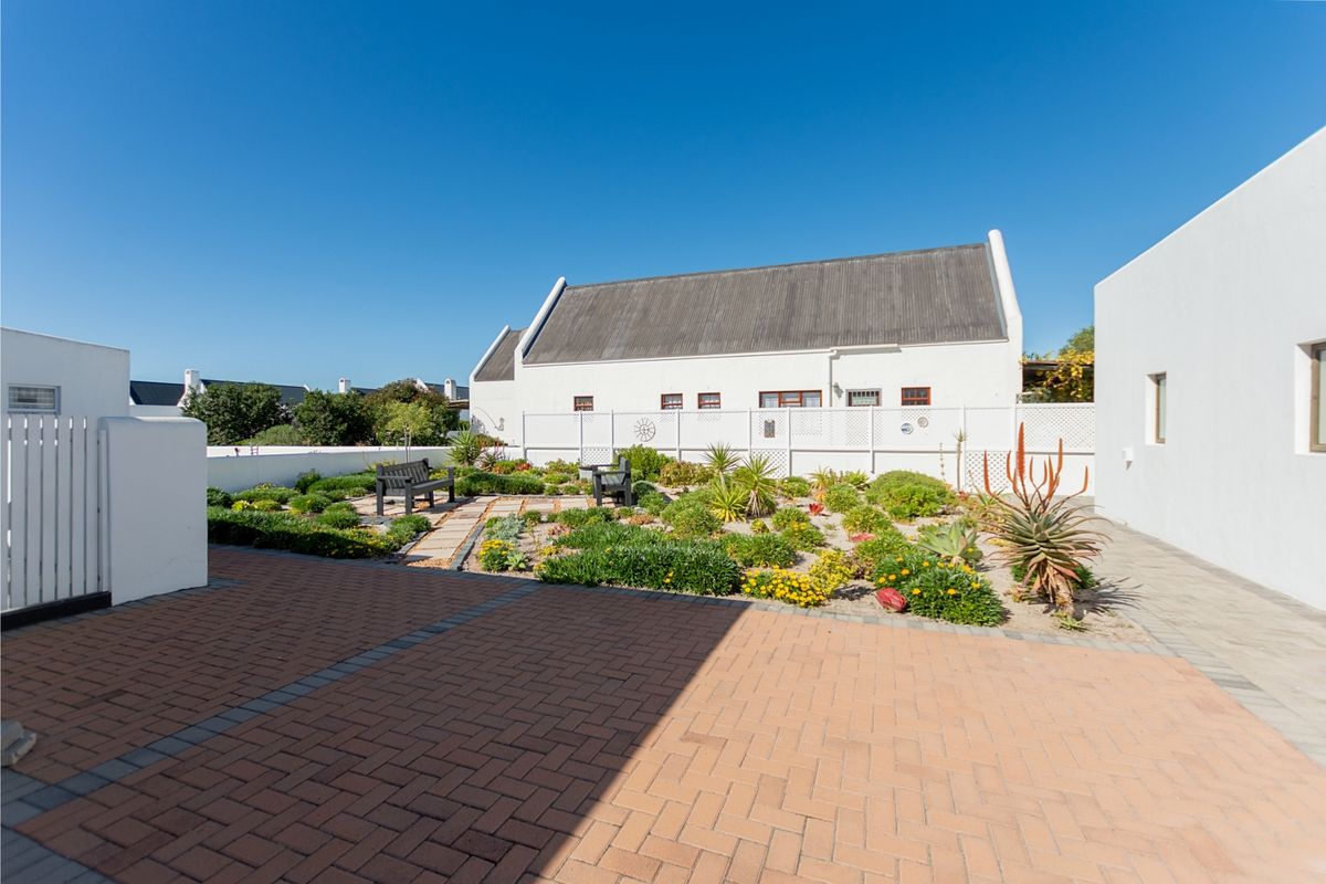 Family Home in Dwarskersbos – Just a Stone's Throw from the Beach - Photo 5
