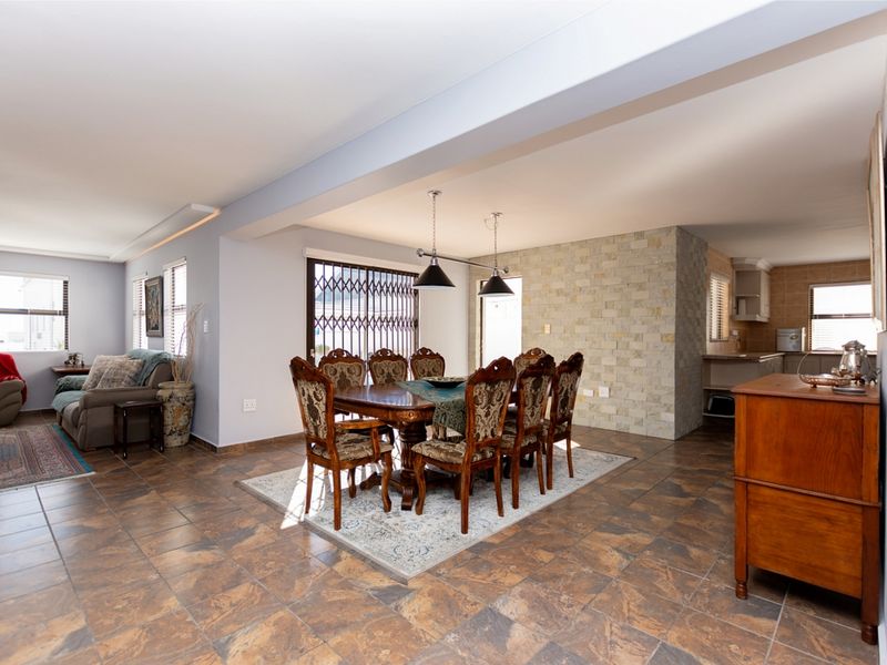 Family Home in Dwarskersbos – Just a Stone's Throw from the Beach - Photo 3