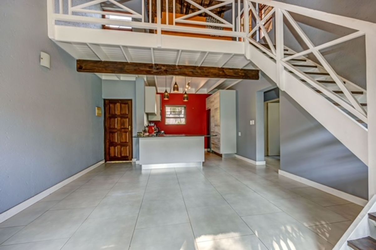 A MODERN 2 BEDROOM TOWNHOUSE!! - Photo 2