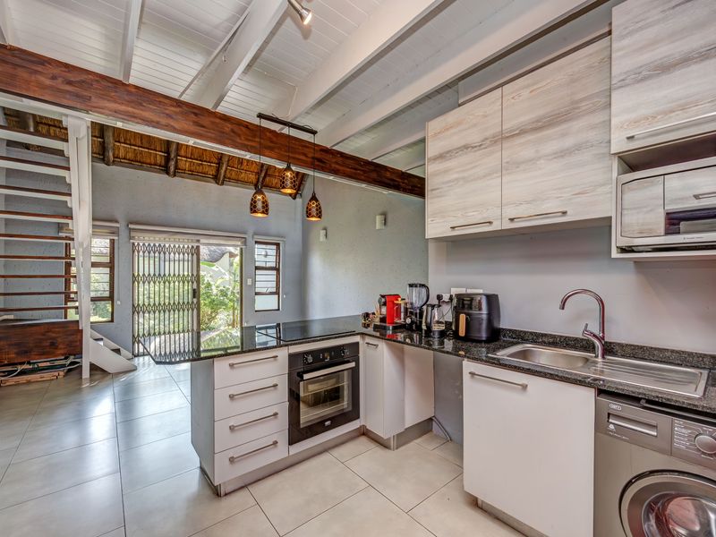 A MODERN 2 BEDROOM TOWNHOUSE!!