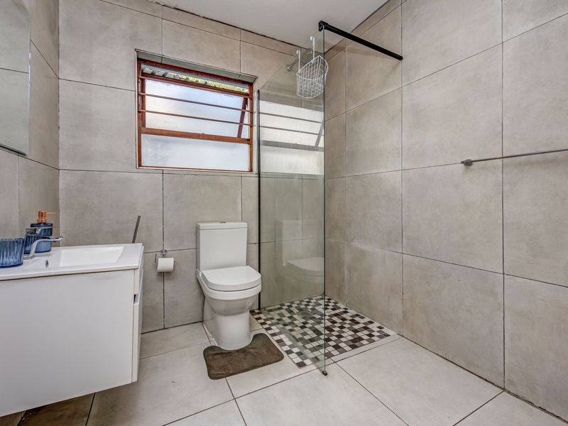 A MODERN 2 BEDROOM TOWNHOUSE!! - Photo 9
