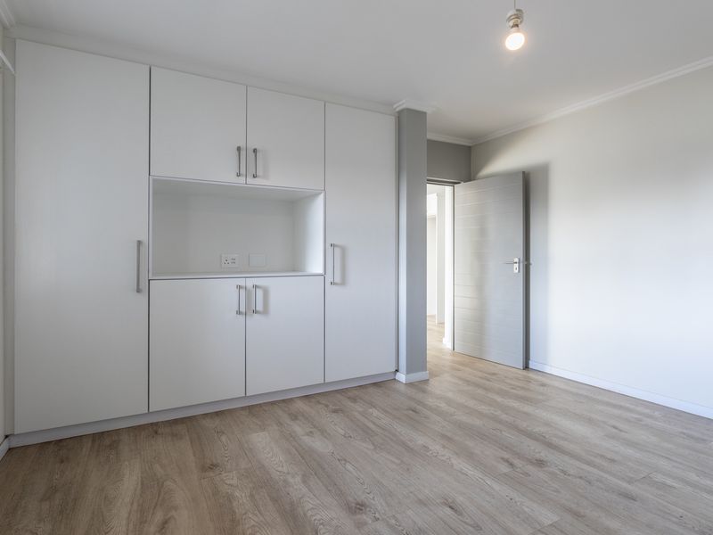 Modern Top Floor 1 Bedroom Apartment in Secure Table View Complex - Photo 9
