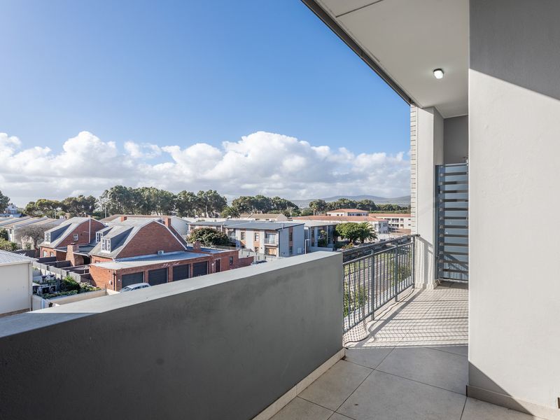 Modern Top Floor 1 Bedroom Apartment in Secure Table View Complex - Photo 6