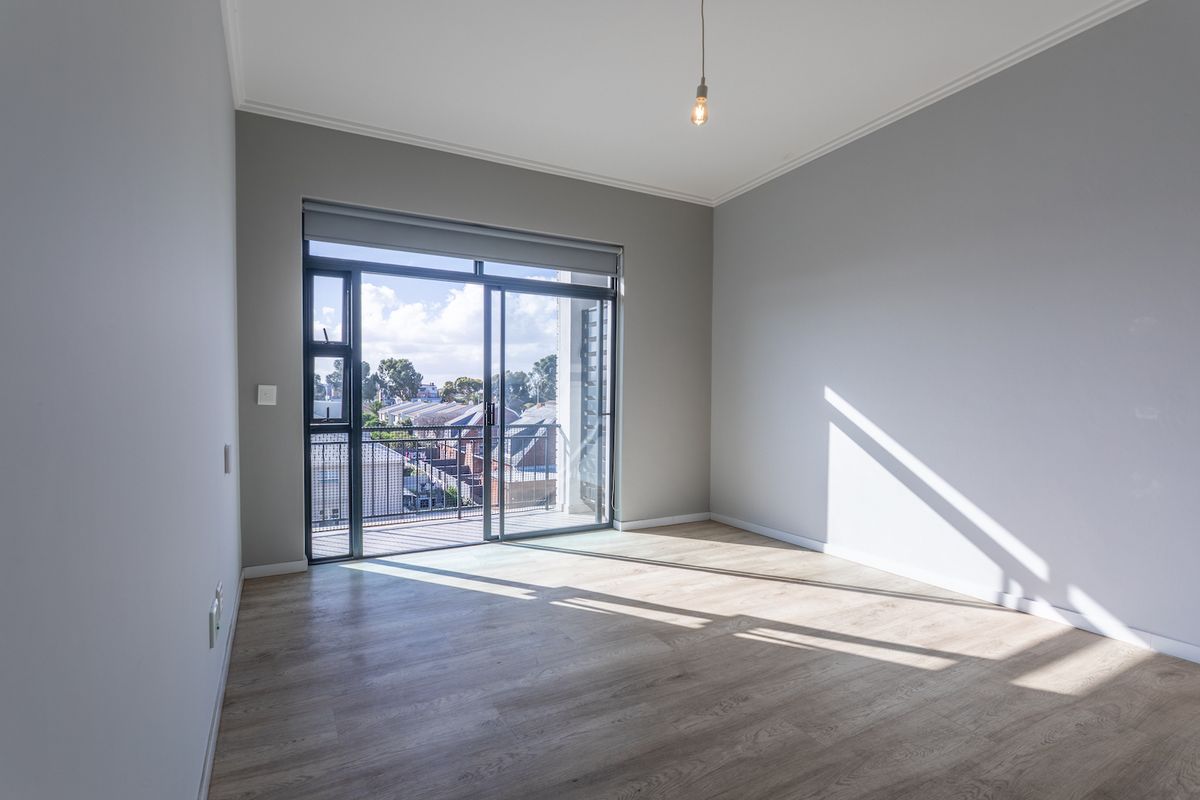 Modern Top Floor 1 Bedroom Apartment in Secure Table View Complex - Photo 5