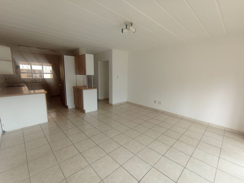 2 bedroom Apartment in Florida - Photo 5