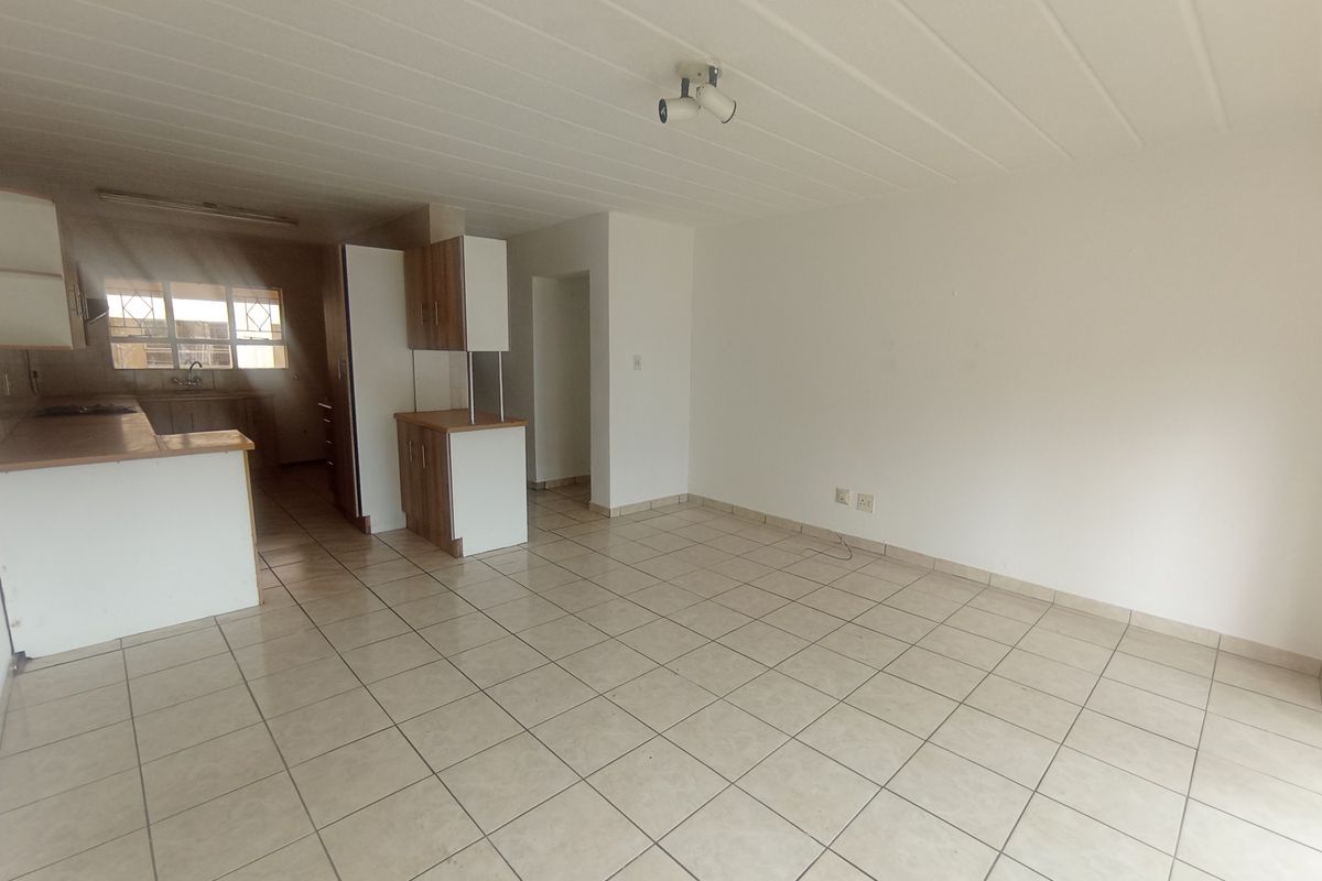 2 bedroom Apartment in Florida - Photo 5
