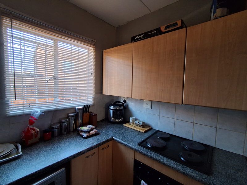 ACT FAST! The Perfect Strubensvallei Duplex – Must Sell This Week! - Photo 6