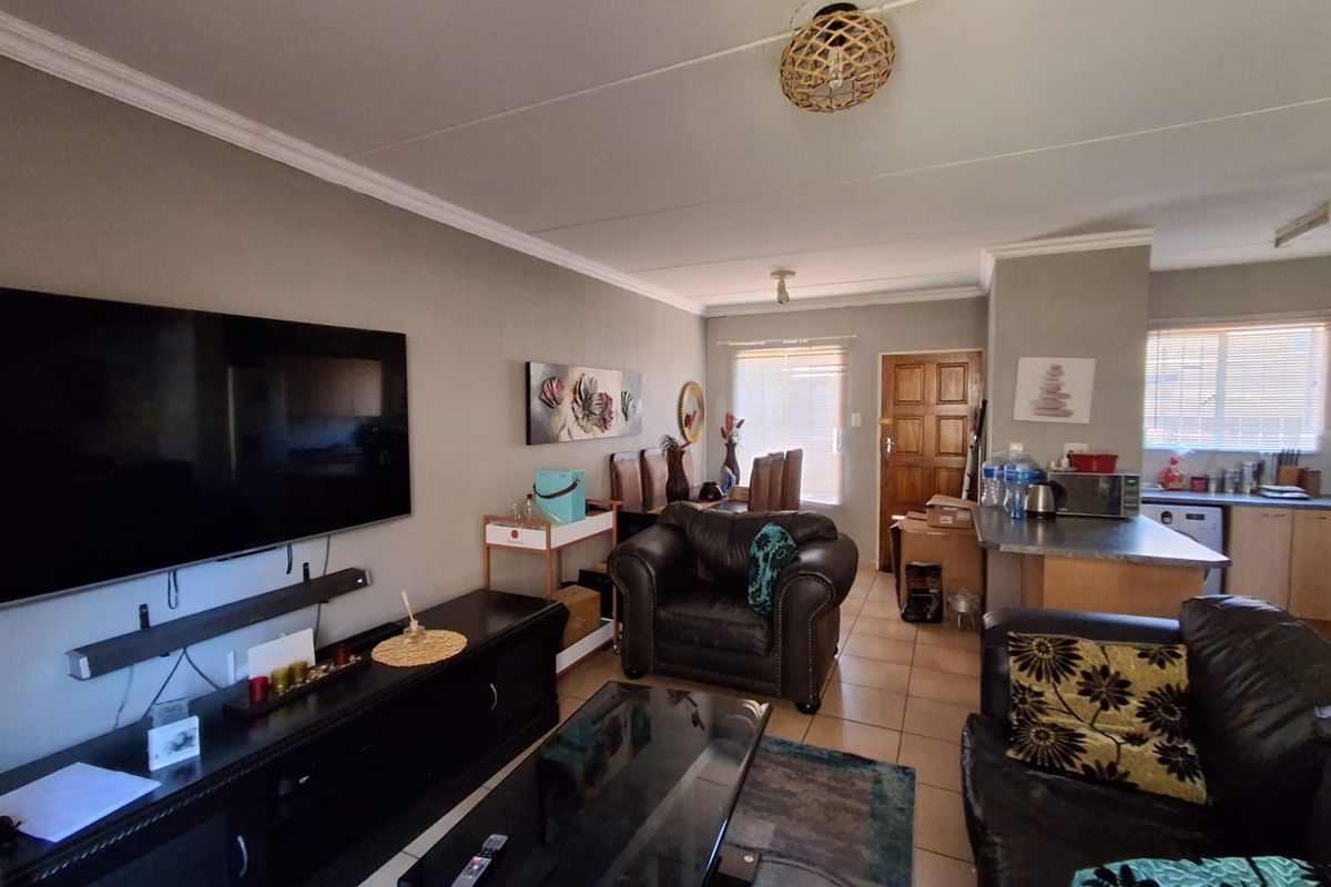 ACT FAST! The Perfect Strubensvallei Duplex – Must Sell This Week! - Photo 4