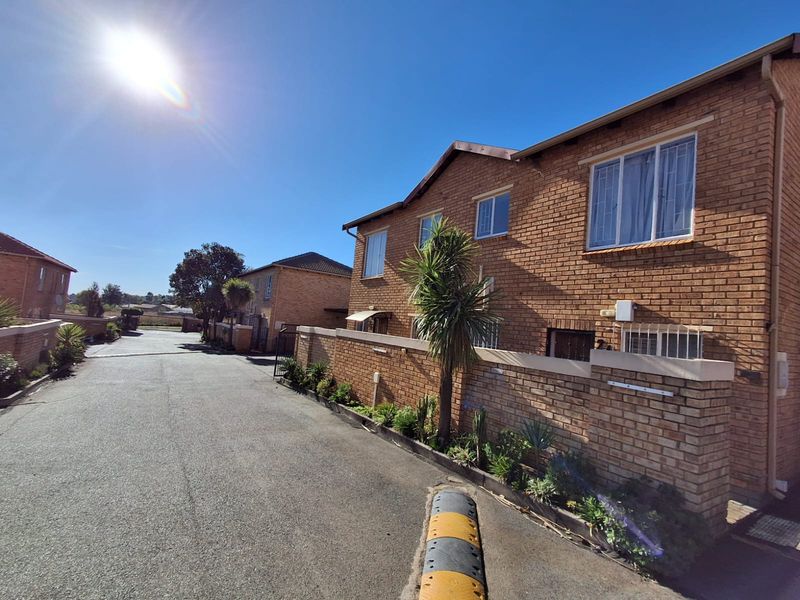 ACT FAST! The Perfect Strubensvallei Duplex – Must Sell This Week! - Photo 3