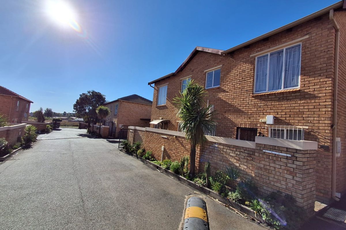 ACT FAST! The Perfect Strubensvallei Duplex – Must Sell This Week! - Photo 3
