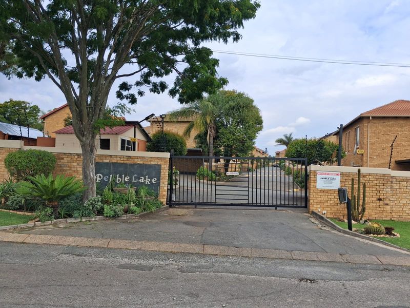 ACT FAST! The Perfect Strubensvallei Duplex – Must Sell This Week! - Photo 2