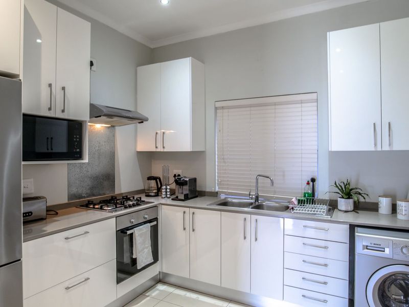 5 Bedr. Luxury Guest House with Separate 4 Bedr. House - Photo 8