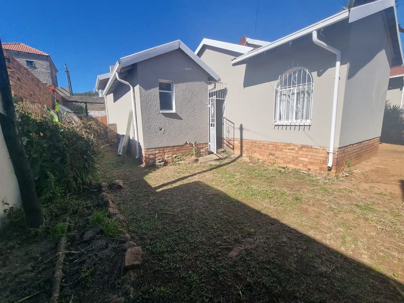 Spacious Four Bedroom two bathroom With Flatlet for Sale - Photo 2