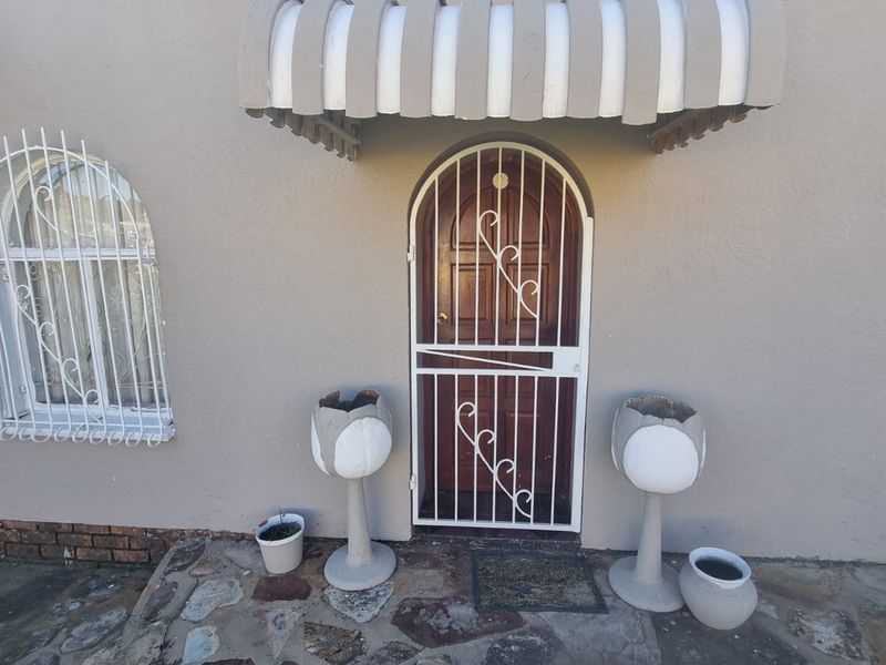Spacious Four Bedroom two bathroom With Flatlet for Sale - Photo 10
