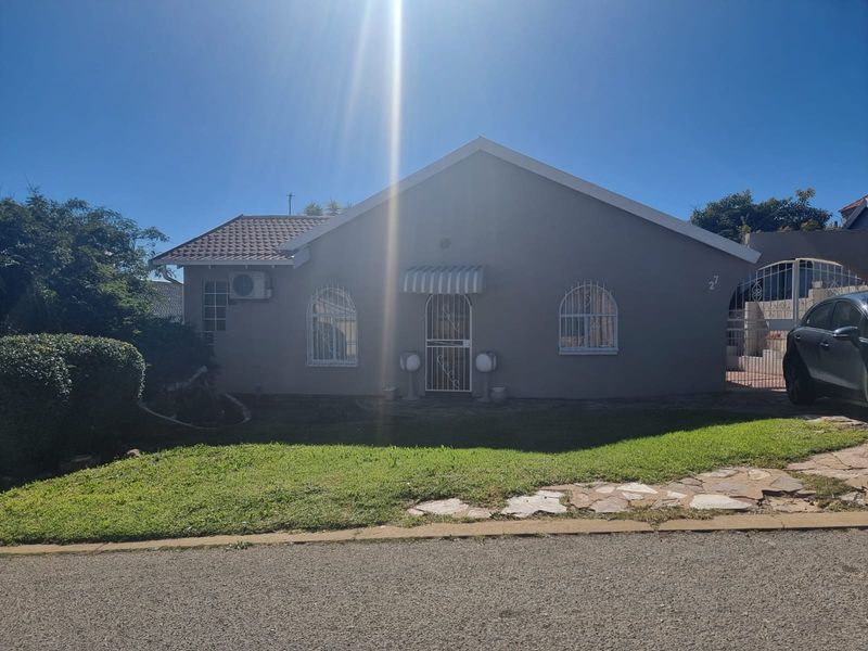 Spacious Four Bedroom two bathroom With Flatlet for Sale - Photo 6