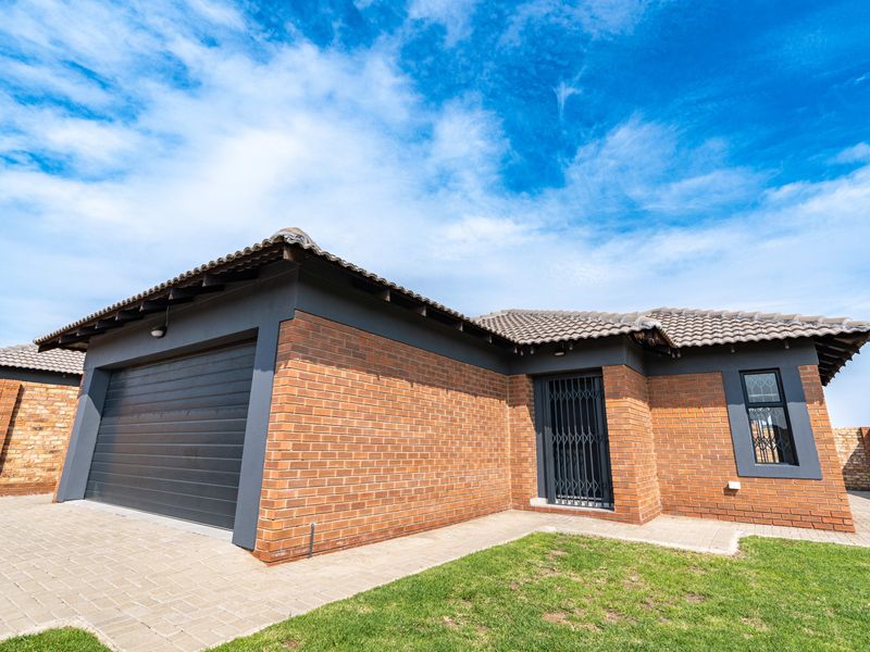 Spacious and Secure Home Designed for Comfort - Photo 2