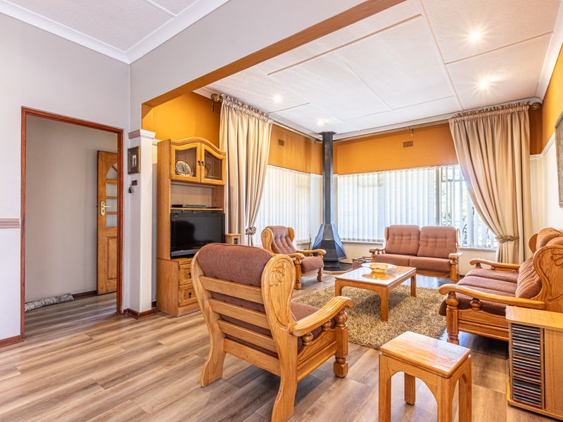 Warm Family Home in sought after Monument - Photo 5