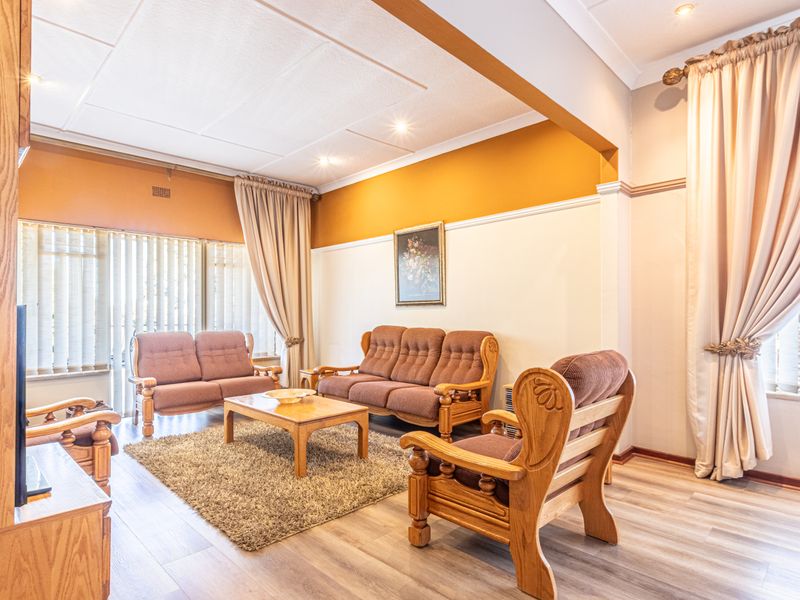 Warm Family Home in sought after Monument - Photo 7