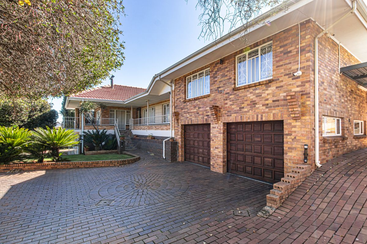 Warm Family Home in sought after Monument - Photo 2