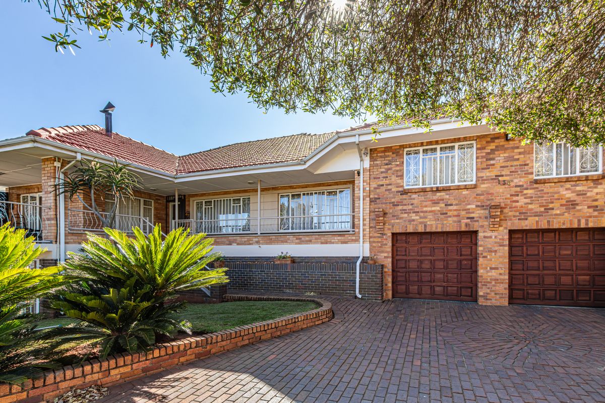 Warm Family Home in sought after Monument - Photo 3