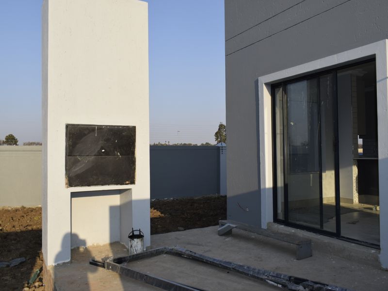 3 Bedrooms  home for sale in Helderwyk. - Photo 9