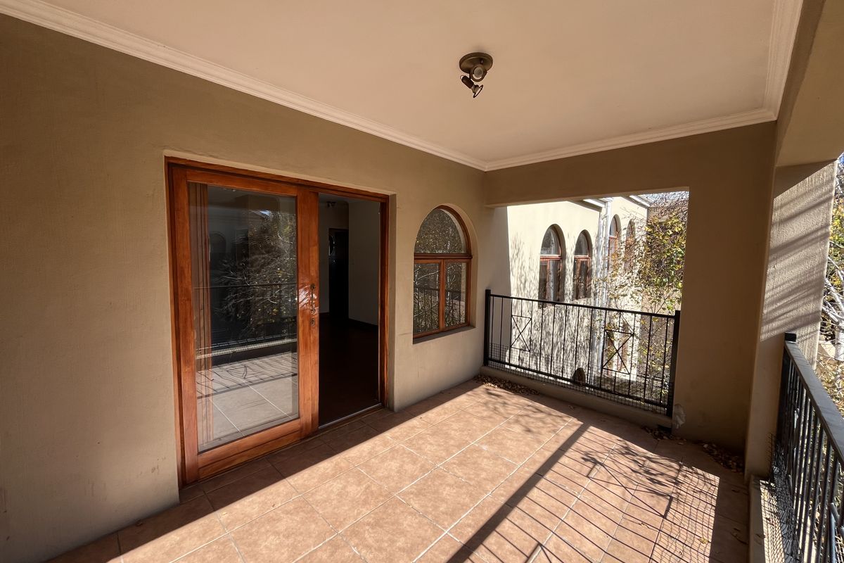 Comfort & Convenience – 1st Floor Flat with Style - Photo 5