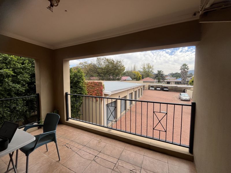 Comfort & Convenience – 1st Floor Flat with Style - Photo 4