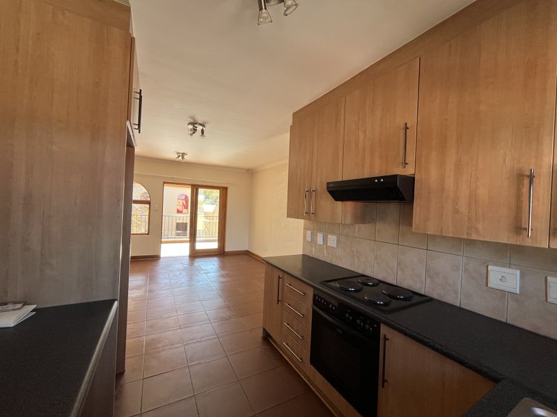 Comfort & Convenience – 1st Floor Flat with Style - Photo 10