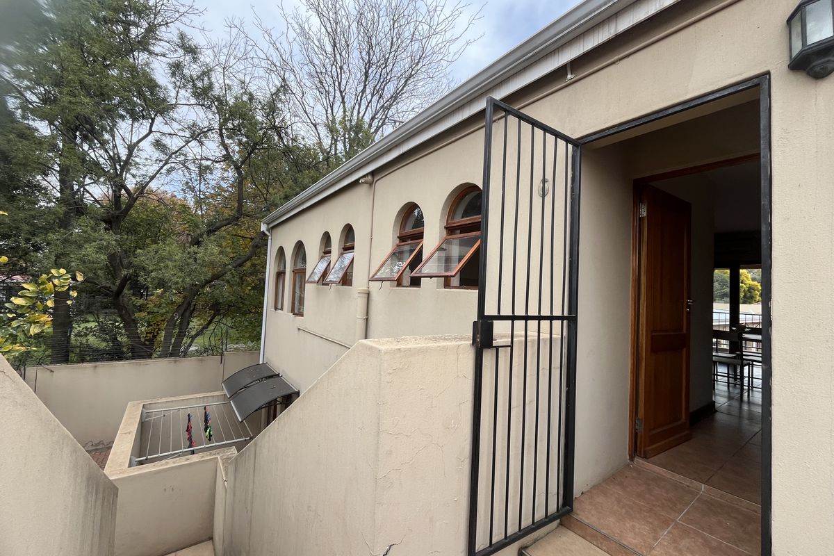 Comfort & Convenience – 1st Floor Flat with Style - Photo 3