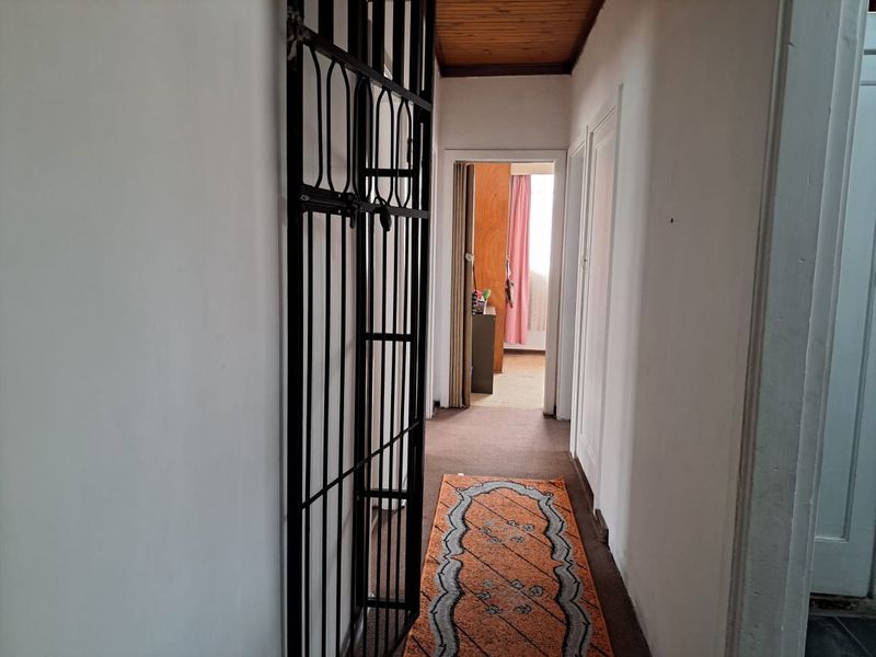 Beautiful neat as a pin low maintenance home with full flat. 2 for the price of 1. - Photo 7