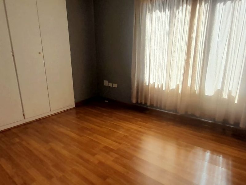 Spacious 2-Bedroom Apartment with Stunning Views - Photo 6