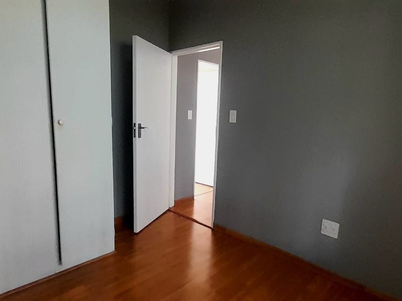 Spacious 2-Bedroom Apartment with Stunning Views - Photo 9