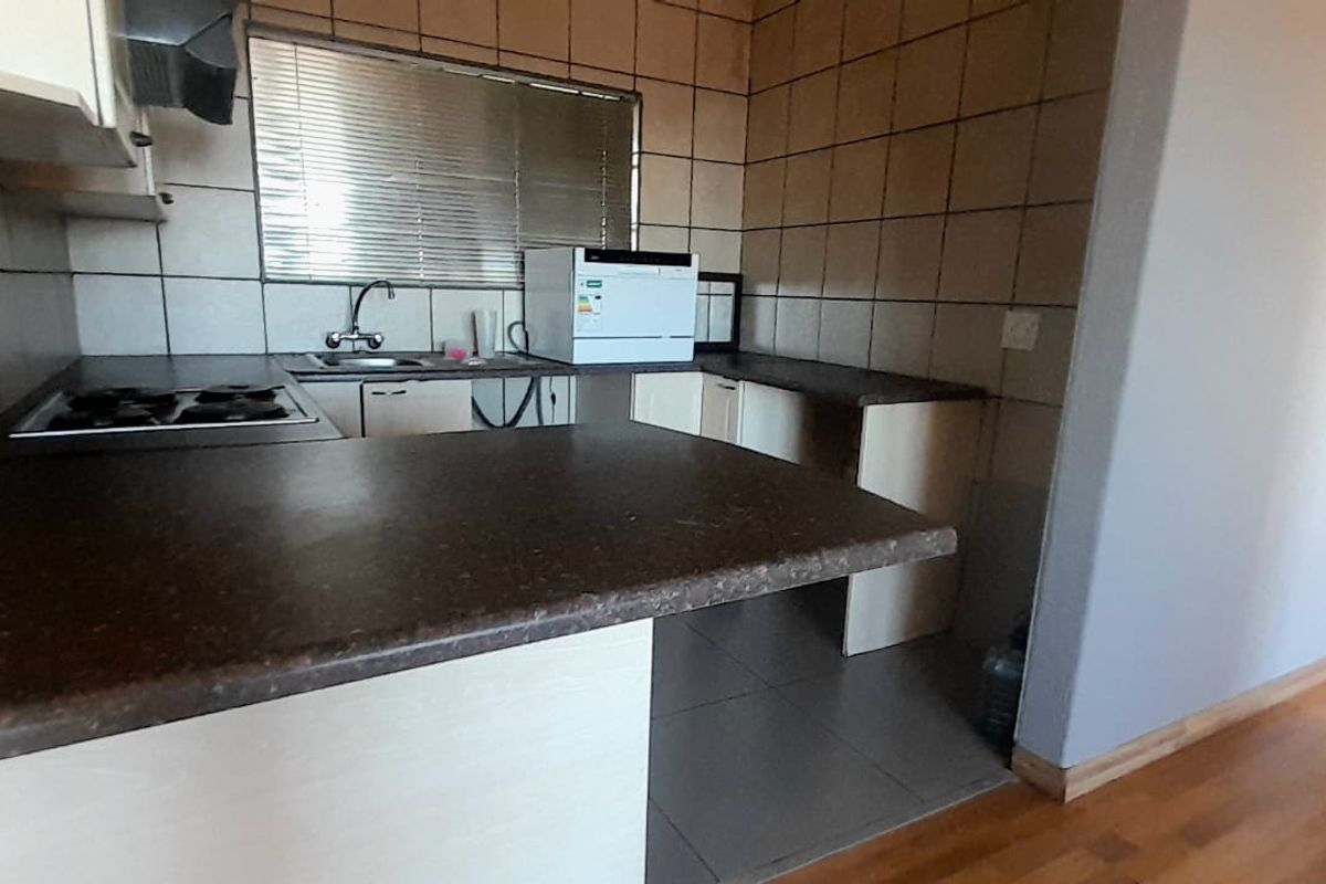 Spacious 2-Bedroom Apartment with Stunning Views - Photo 3