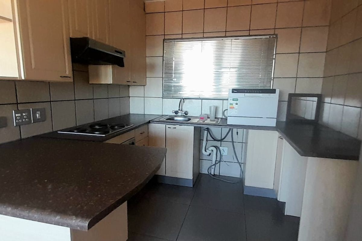 Spacious 2-Bedroom Apartment with Stunning Views - Photo 2