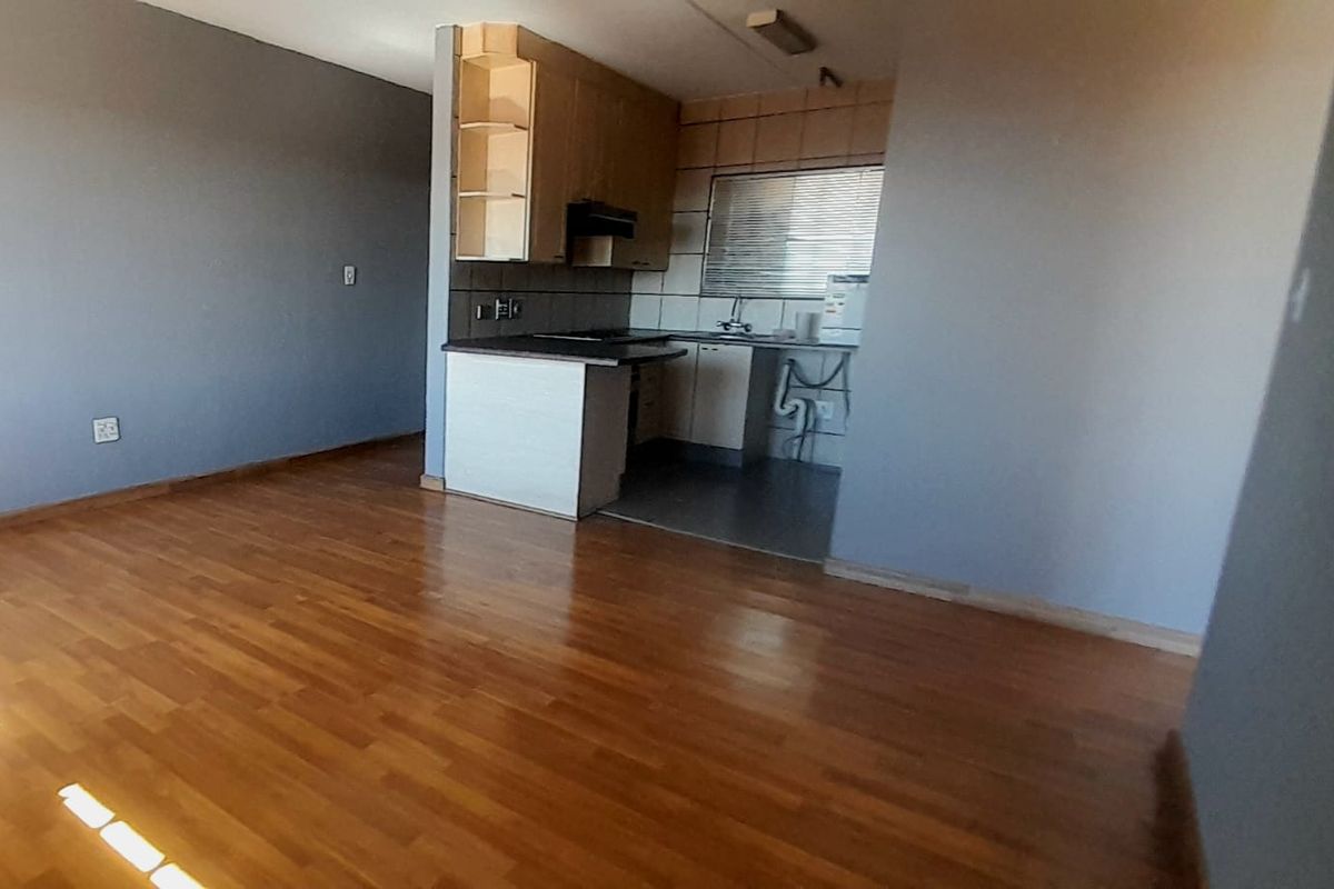 Spacious 2-Bedroom Apartment with Stunning Views - Photo 4