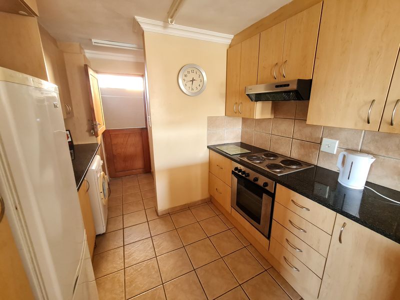 Apartment with Sea Views close to Main Beach in Jeffreys Bay Central - Photo 6