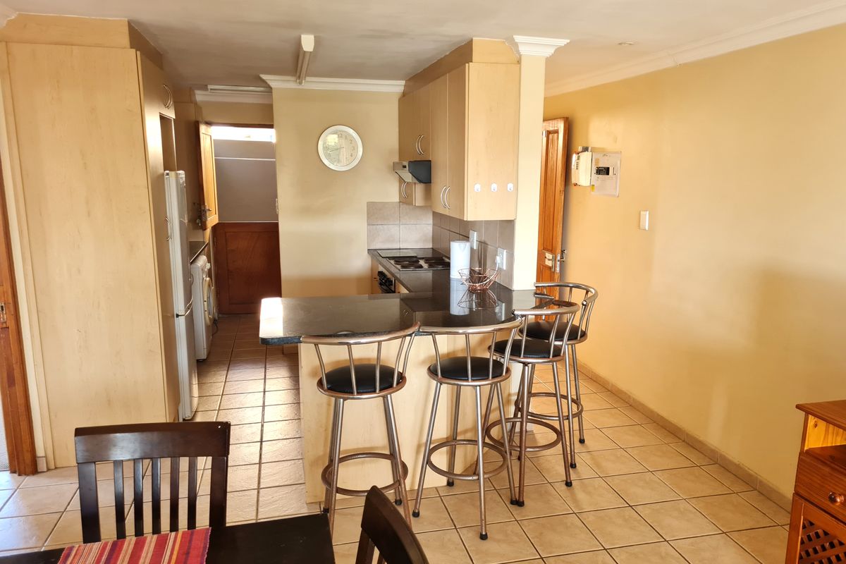 Apartment with Sea Views close to Main Beach in Jeffreys Bay Central - Photo 5