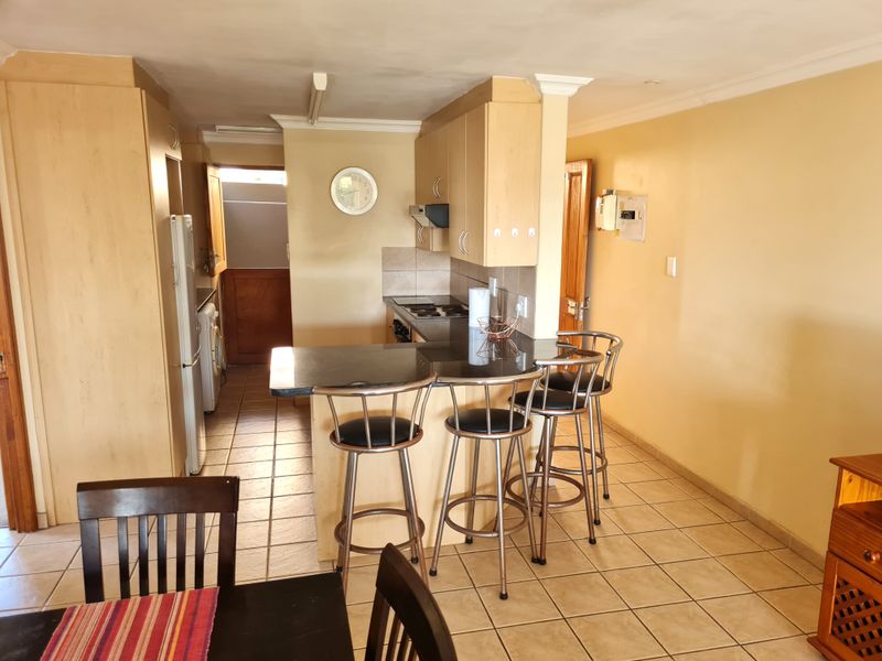 Apartment with Sea Views close to Main Beach in Jeffreys Bay Central - Photo 5