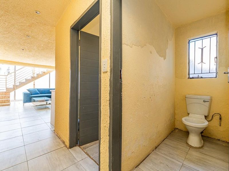 4 Bedroom Double-Storey House to Rent in Protea Glen Ext 12 - Photo 6