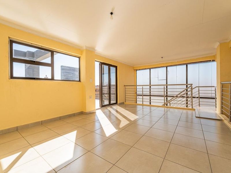4 Bedroom Double-Storey House to Rent in Protea Glen Ext 12 - Photo 4