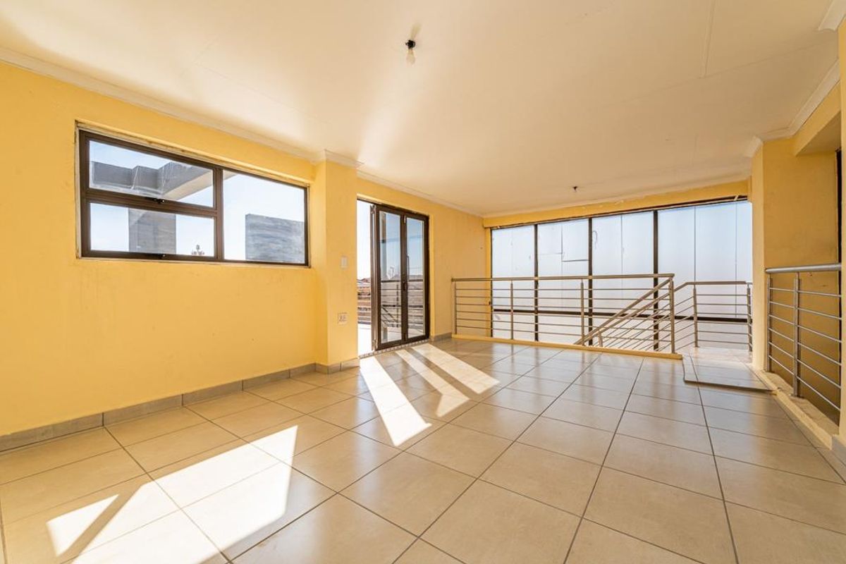 4 Bedroom Double-Storey House to Rent in Protea Glen Ext 12 - Photo 4