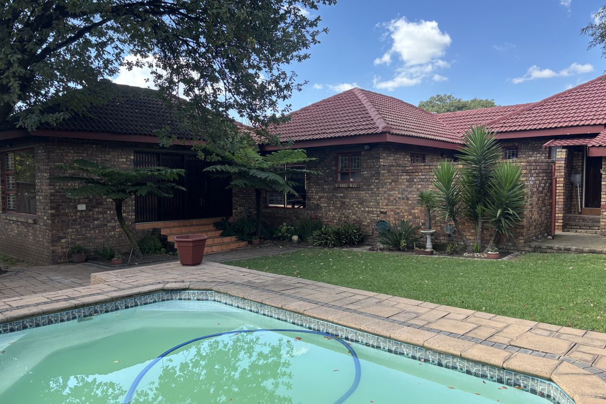 Home with Potential Land  Subdivision - Photo 2