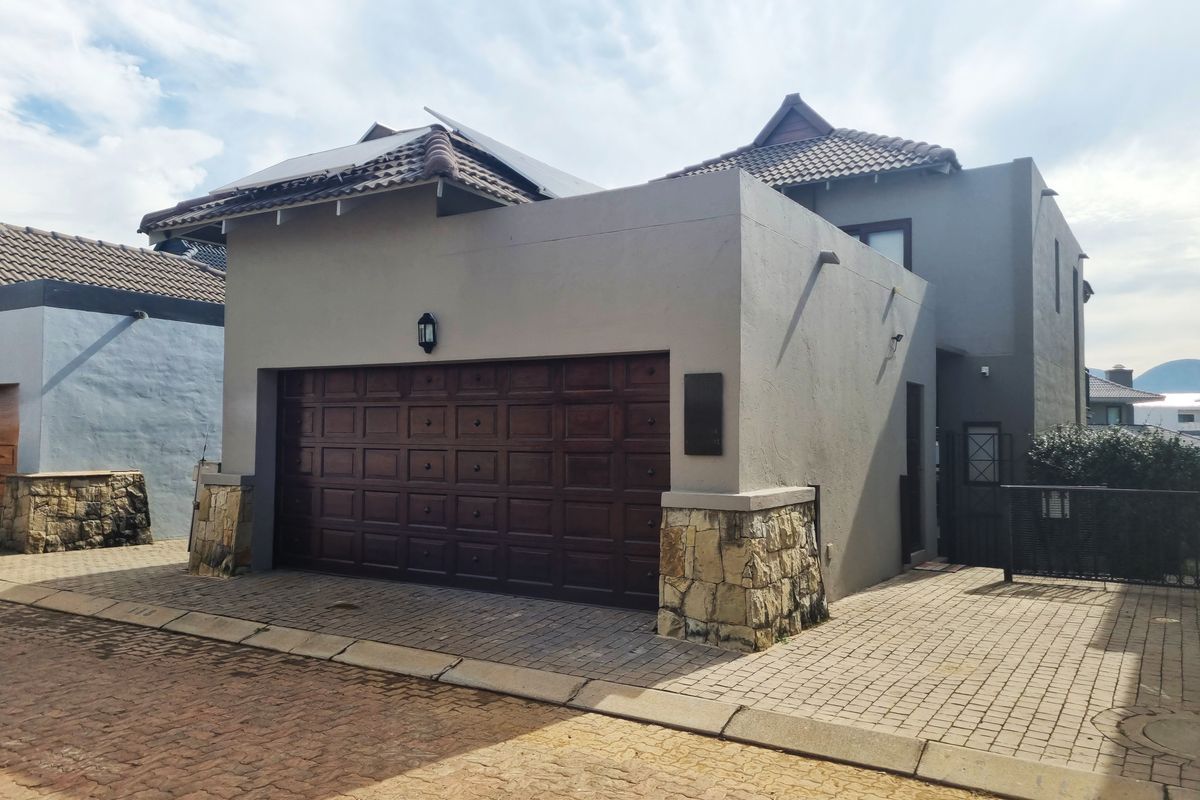 Charming 3-Bedroom Home with Breathtaking Views in The Islands, Hartbeespoort - Photo 5