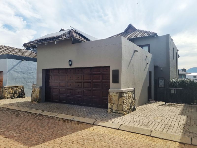 Charming 3-Bedroom Home with Breathtaking Views in The Islands, Hartbeespoort - Photo 5