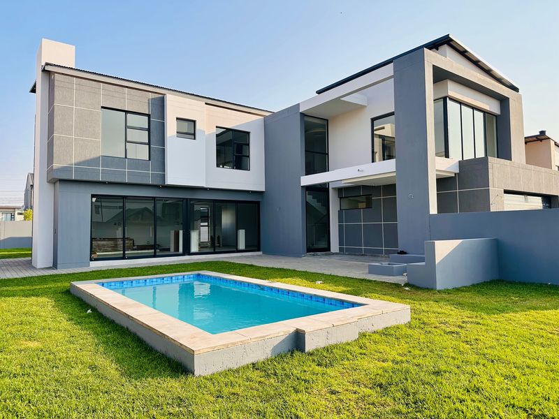 Move-in Ready in 2 weeks! - Stunning 5 Bedroom Home in Midstream Heights - Photo 6