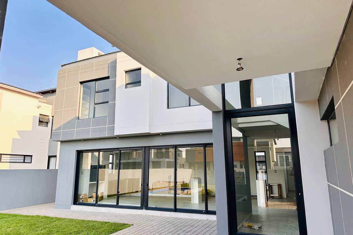 Move-in Ready in 2 weeks! - Stunning 5 Bedroom Home in Midstream Heights - Photo 4