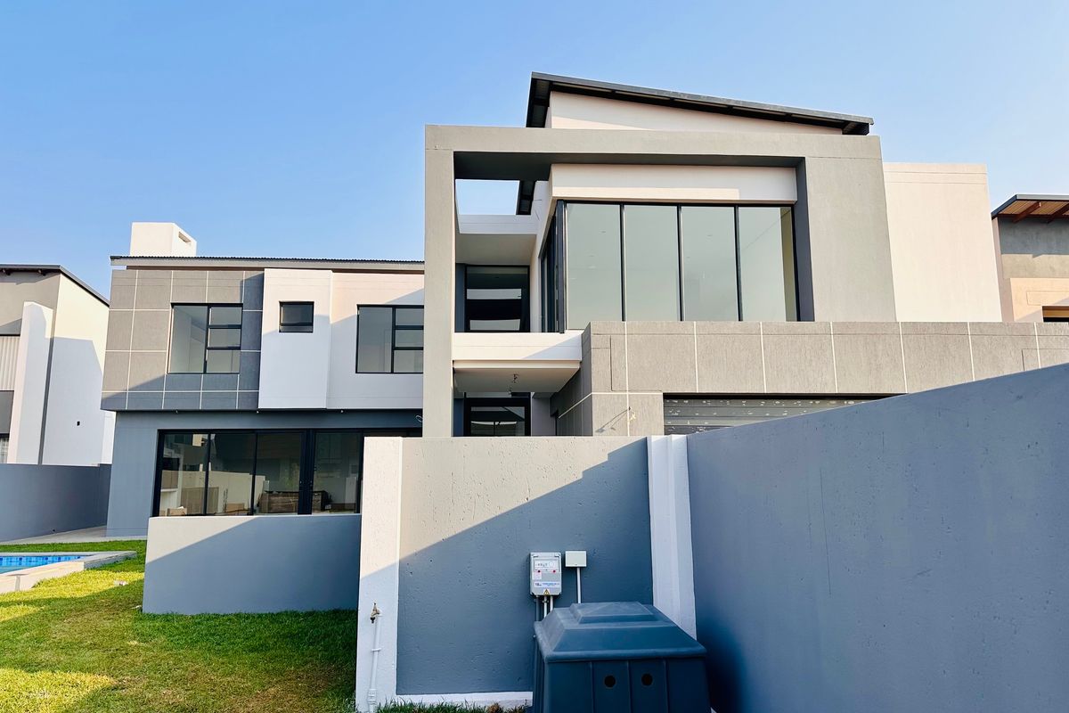 Move-in Ready in 2 weeks! - Stunning 5 Bedroom Home in Midstream Heights - Photo 2