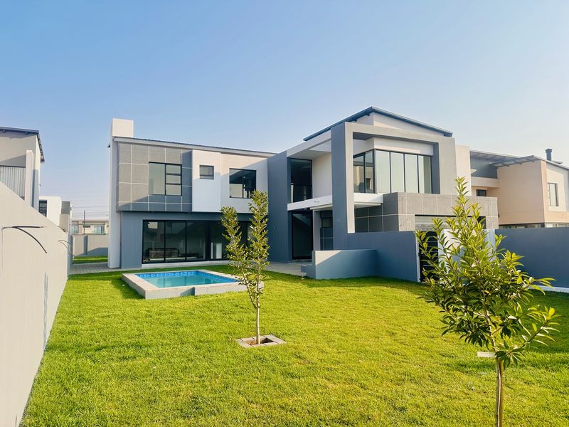 Move-in Ready in 2 weeks! - Stunning 5 Bedroom Home in Midstream Heights - Photo 5