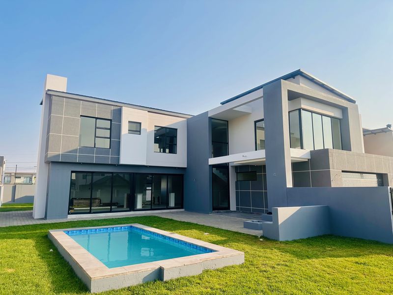 Move-in Ready in 2 weeks! - Stunning 5 Bedroom Home in Midstream Heights - Photo 10