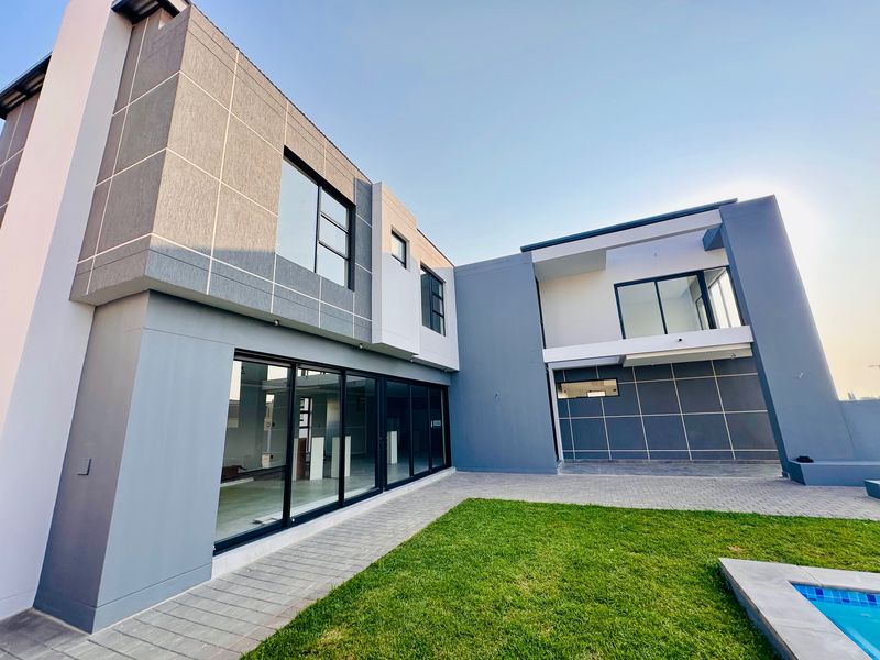 Move-in Ready in 2 weeks! - Stunning 5 Bedroom Home in Midstream Heights - Photo 8